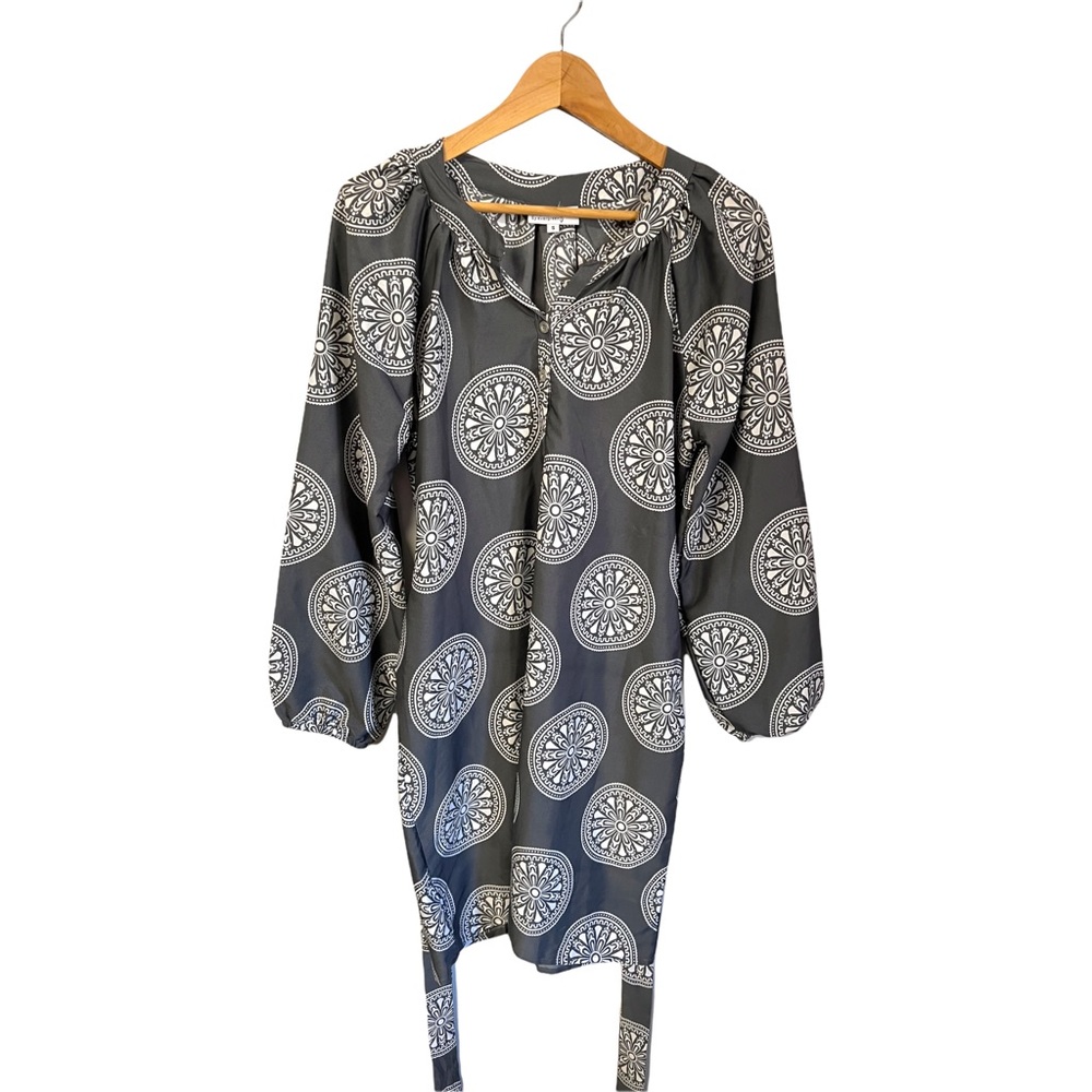 Evergreen B Boutique cute bold two tone medallion tie mini shirt dress. - Picture 3 of 4